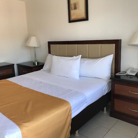 Hotel Guillen Jr Tijuana Buitenkant foto