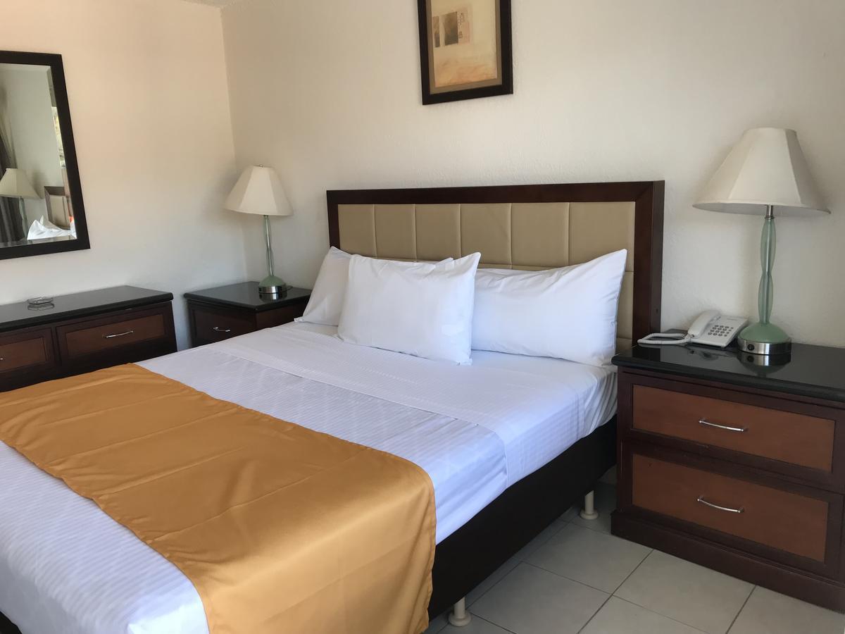 Hotel Guillen Jr Tijuana Buitenkant foto