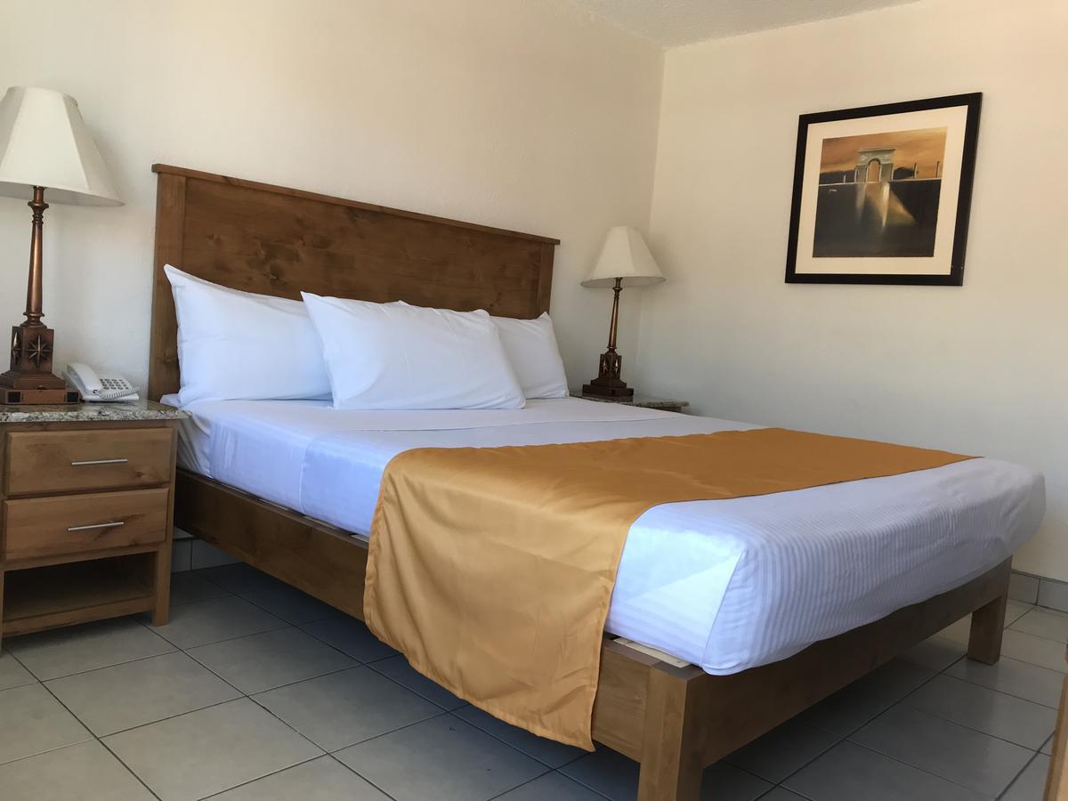 Hotel Guillen Jr Tijuana Buitenkant foto