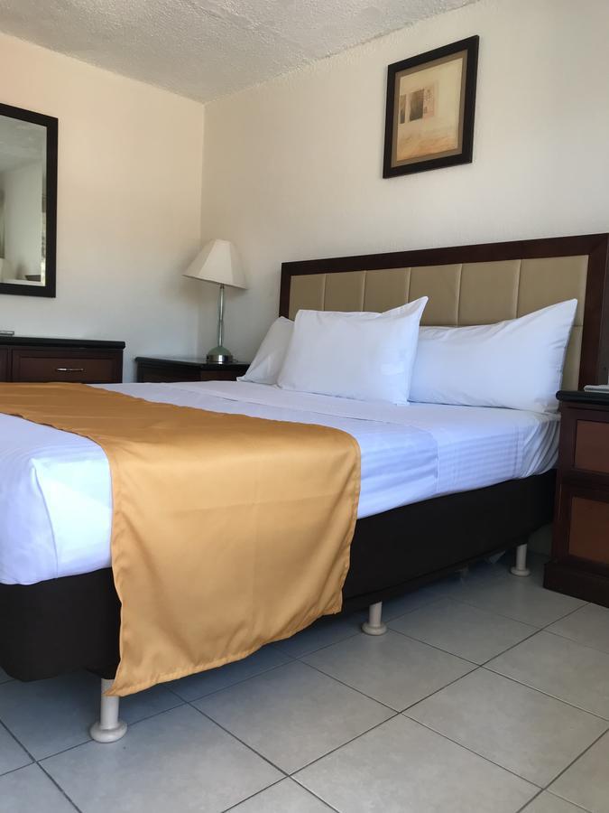 Hotel Guillen Jr Tijuana Buitenkant foto