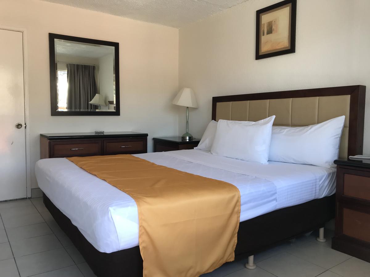 Hotel Guillen Jr Tijuana Buitenkant foto