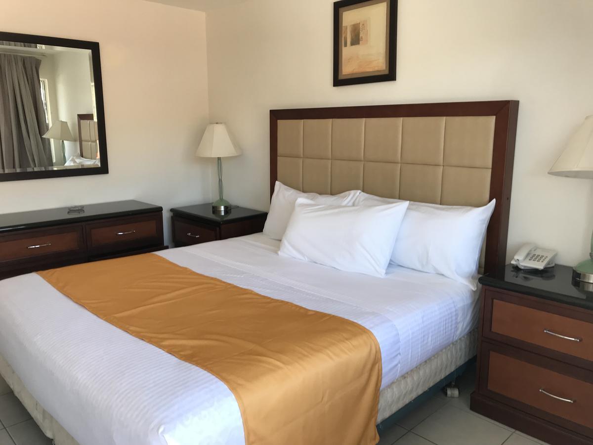 Hotel Guillen Jr Tijuana Buitenkant foto