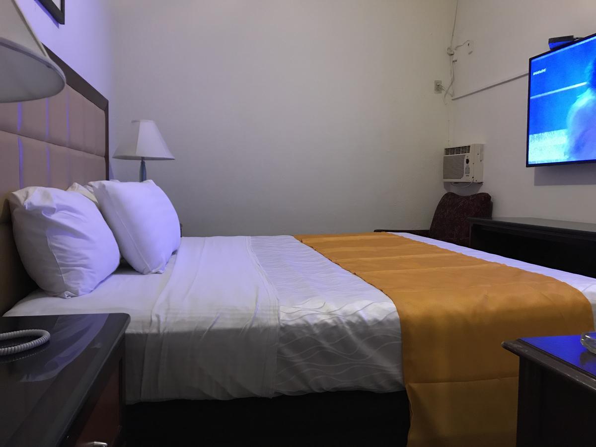 Hotel Guillen Jr Tijuana Buitenkant foto